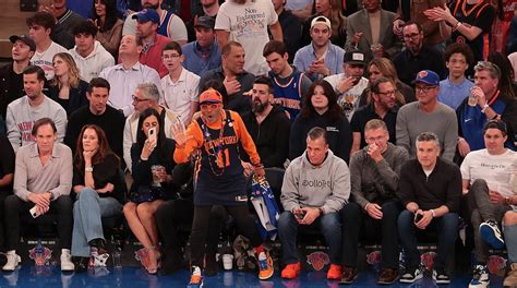Cavs Fan Pinagtulungan ng mga Knicks Fan .